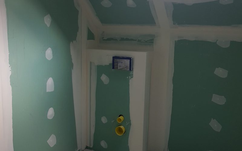 Photo d'une salle de bain rénové en plaque de plâtre